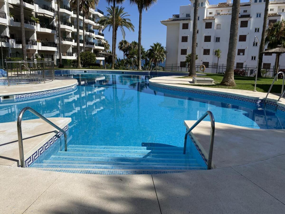 Mi Capricho, Beachfront, Grownfloor, Private Garden & Terrace Sitio de Calahonda Exteriör bild
