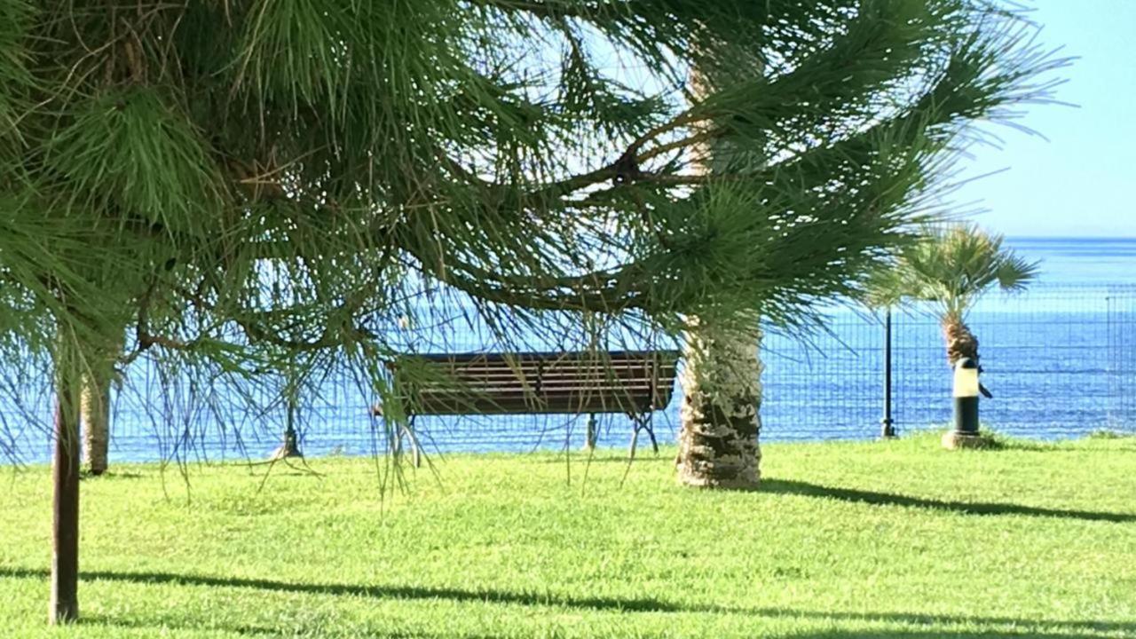 Mi Capricho, Beachfront, Grownfloor, Private Garden & Terrace Sitio de Calahonda Exteriör bild