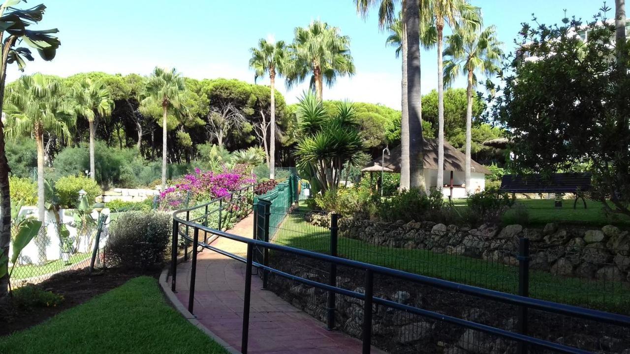Mi Capricho, Beachfront, Grownfloor, Private Garden & Terrace Sitio de Calahonda Exteriör bild