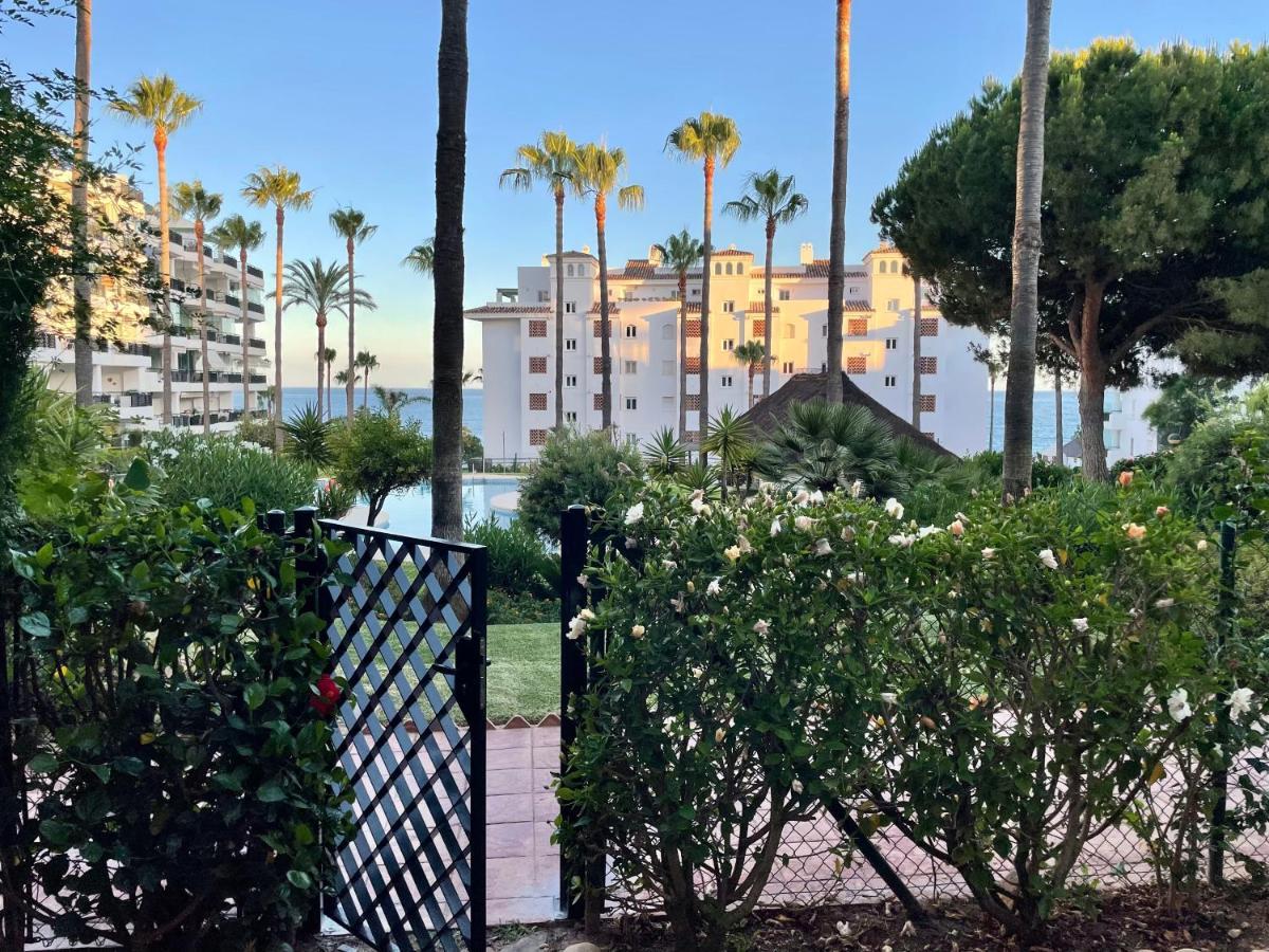 Mi Capricho, Beachfront, Grownfloor, Private Garden & Terrace Sitio de Calahonda Exteriör bild