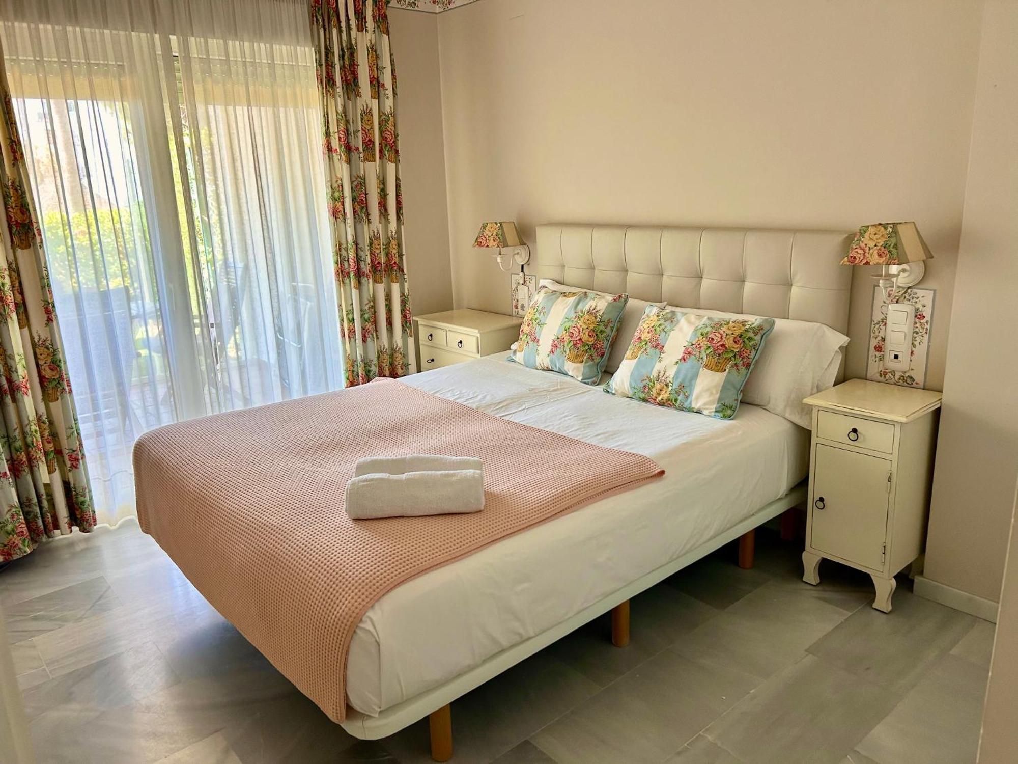 Mi Capricho, Beachfront, Grownfloor, Private Garden & Terrace Sitio de Calahonda Exteriör bild
