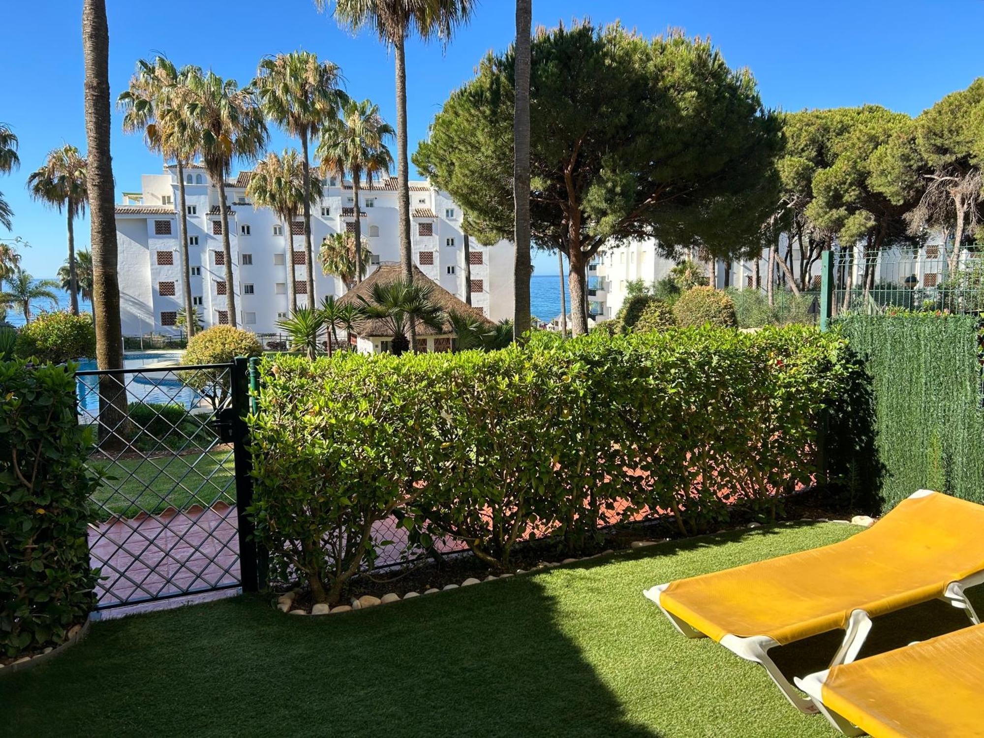 Mi Capricho, Beachfront, Grownfloor, Private Garden & Terrace Sitio de Calahonda Exteriör bild