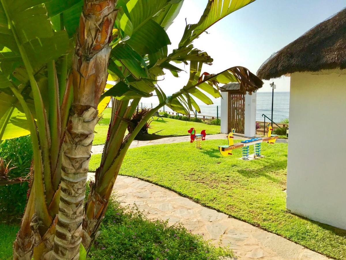 Mi Capricho, Beachfront, Grownfloor, Private Garden & Terrace Sitio de Calahonda Exteriör bild