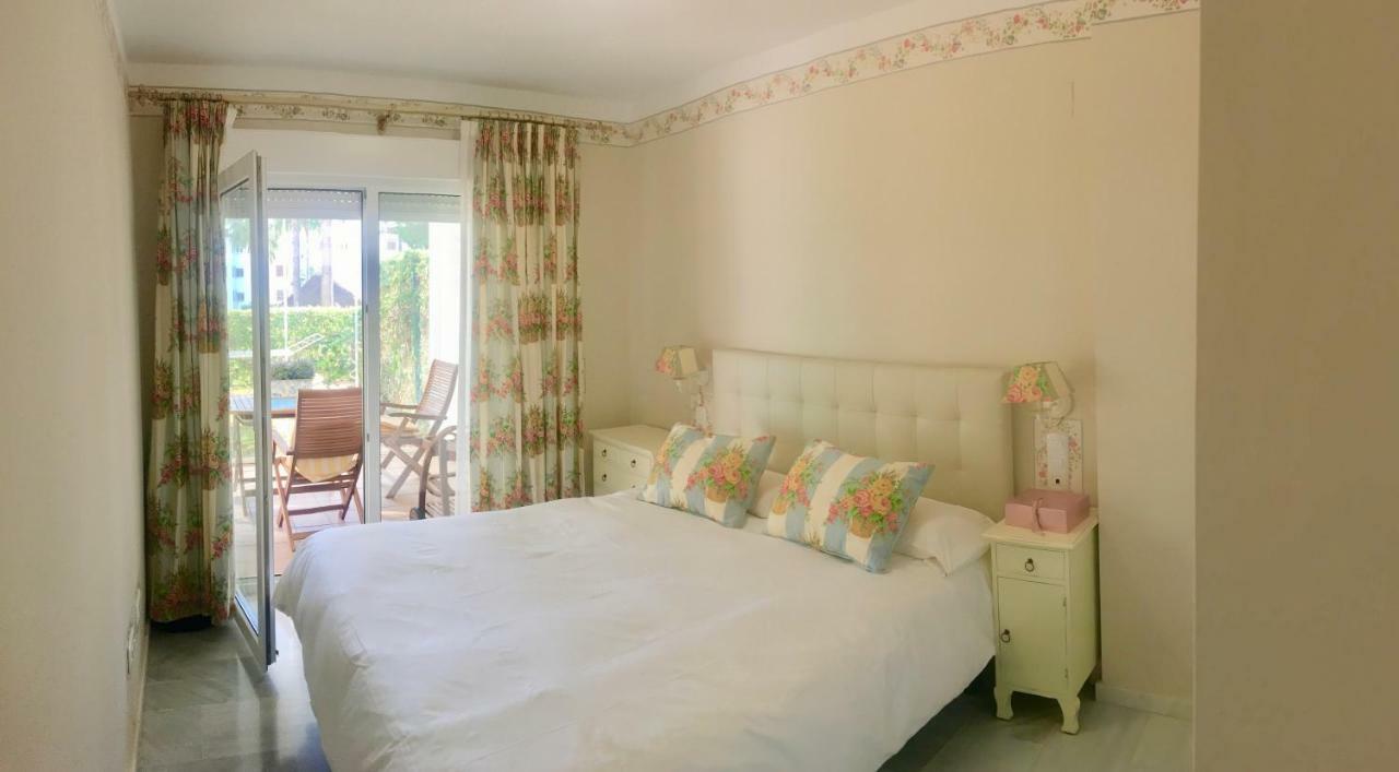 Mi Capricho, Beachfront, Grownfloor, Private Garden & Terrace Sitio de Calahonda Exteriör bild