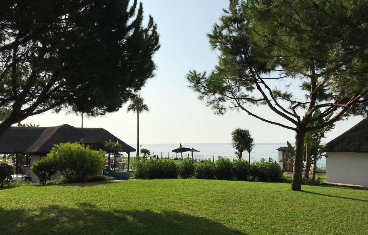 Mi Capricho, Beachfront, Grownfloor, Private Garden & Terrace Sitio de Calahonda Exteriör bild